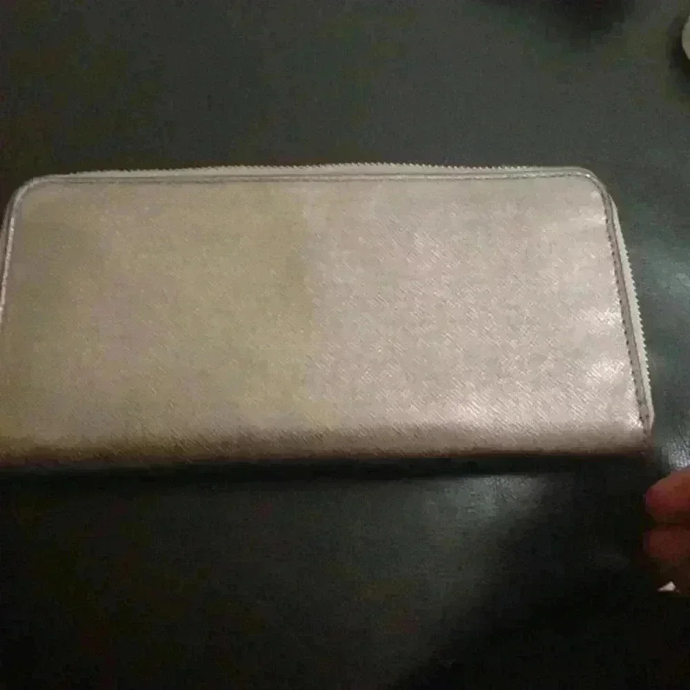 Michael Kors wallet authentic - Picture 3 of 4